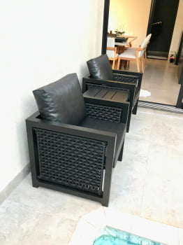 Conjunto Dubai 2 Poltronas e 1 Mesinha apoio ripada